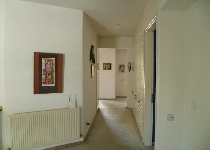 ゲストハウス Datacom House - The Sky Blue ニコシア